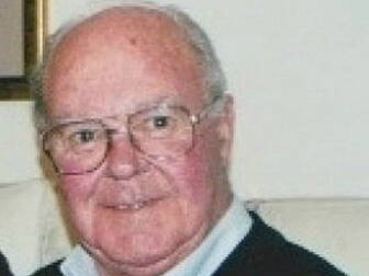 Elderly Australian Tourist Mis...